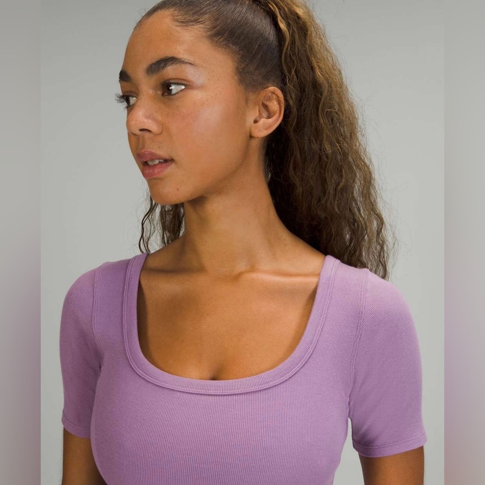 (EUC) Lululemon Ribbed Held Tight Short Sleeve Shirt 💜 - Picture 3 of 8
